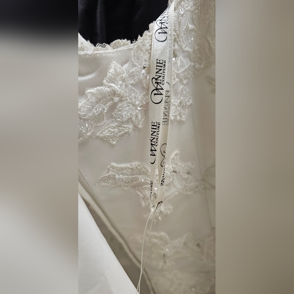 Winni Coutour Wedding Gown - Picture 5 of 8